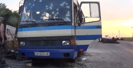 Под Донецком уничтожен автобус с боевиками "Правого сектора" (18+)
