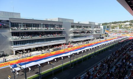 В Сочи состоялось открытие первого Гран-при РФ "Формулы-1"