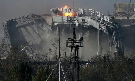 Полторы сотни украинских военных убиты собственной артиллерией при атаке на аэропорт Донецка