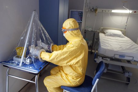 СМИ: В России вскоре появится вакцина от лихорадки Эбола