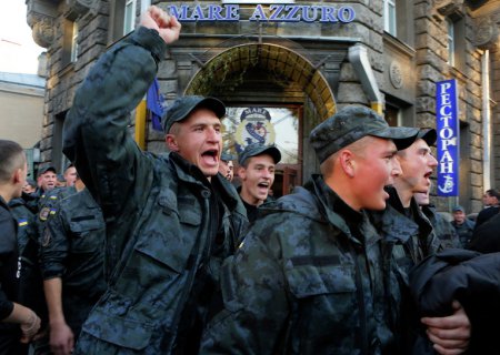 Порошенко: организаторы акции протеста бойцов нацгвардии привлечены к уголовной ответственности