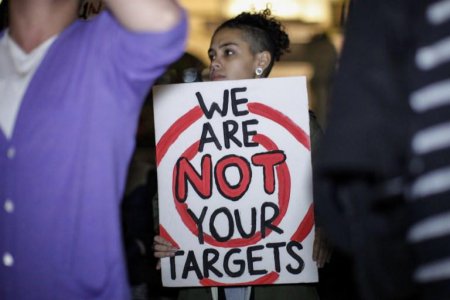 ​В США полицейские зачастую совершают больше убийств, чем члены уличных бан ...