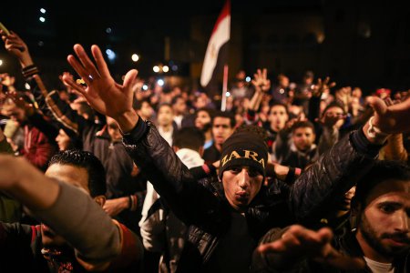 В Каире противники оправданного экс-президента Мубарака устроили беспорядки, два человека погибли