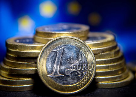 Goldman Sachs​: К началу 2018 года стоимость евро по отношению к доллару мо ...
