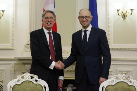 Великобритания и Польша отправят на Украину военных инструкторов