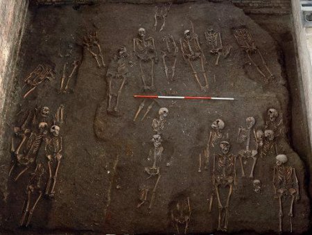 Археологи раскопали останки тысячи средневековых учёных на территории Кембр ...