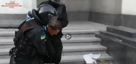 Милиция зверски забивают украинца и приковывают как собаку к забору Верховн ...