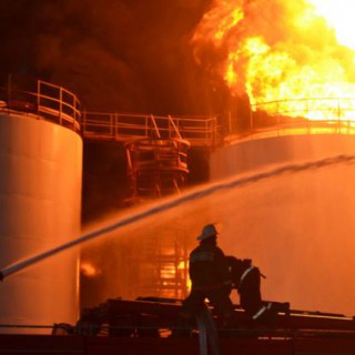 Пожар века: кто и зачем поджег нефтебазу под Киевом и что скрывают власти