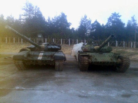 Ополченцы устроили гонки Т-72 и трофейного «Булата
