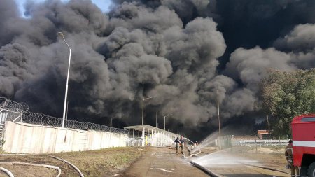 Четыре человека стали жертвами пожара на нефтехранилище под Киевом