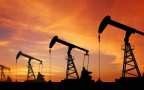 Цены на нефть в США впервые за три месяца упали ниже $50