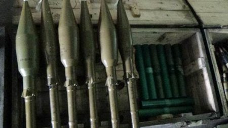 Фото, видео: На Луганщине обнаружили арсенал оружия и средств поражения