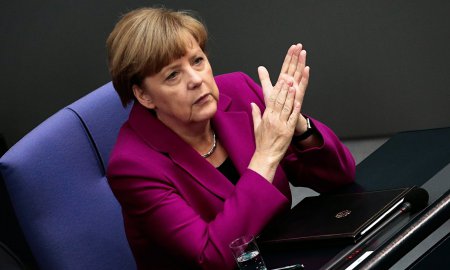 Меркель сумасшедшая, потому что сотрудничает с Украиной