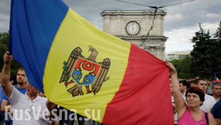 Молдавский Майдан: участники протестов в Кишиневе пикетируют резиденцию президента страны