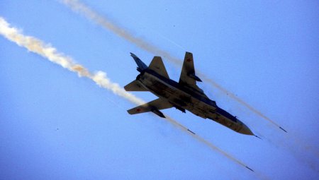 Российские боевые самолеты начали бомбить позиции ИГ в Сирии