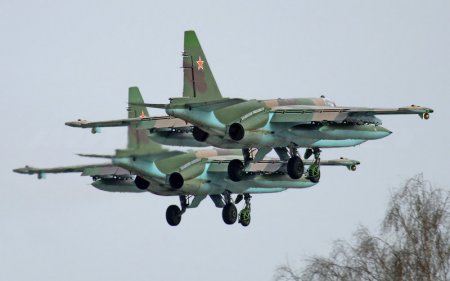 Новые кадры сброса бомб со штурмовика Су-25 на боевиков ИГ