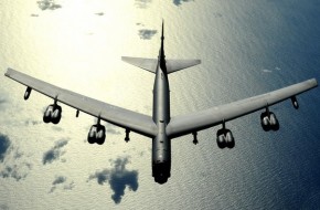 Мишень для МиГов: зачем США пугают старыми B-52?