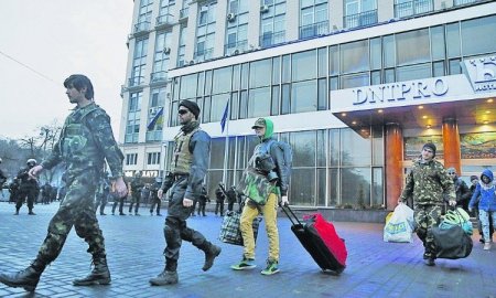Боевики «Правого сектора» разгромили гостиницу «Днепр»