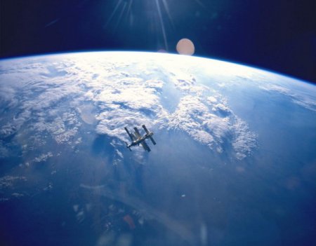В США представят новую модель космического корабля для туристов SpaceShipTw ...