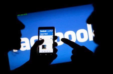 Facebook перестал отображать города России