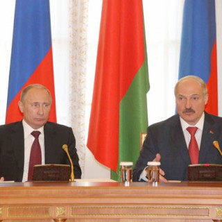 Лукашенко Путину: Либо мы уничтожим США, либо они нас.