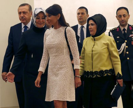 Первая леди гарема: кто такая Эмине Эрдоган и почему её тянет обратно в Османскую империю