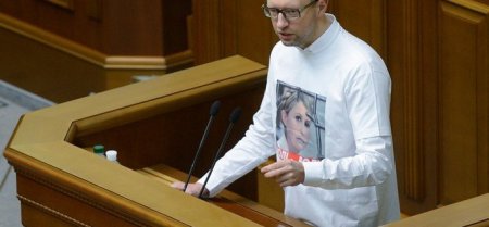 Тимошенко: Премьерство Яценюка угрожает национальной безопасности Украины