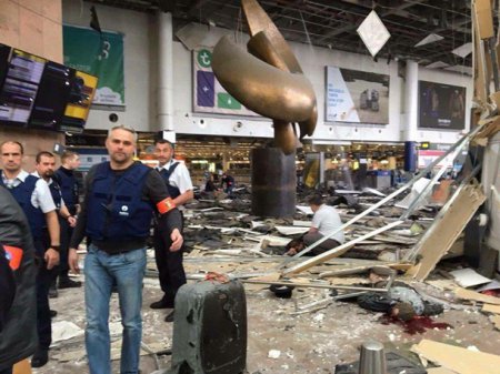 Два взрыва прогремели в аэропорту и метро Брюсселя. (Фото, видео 18+)