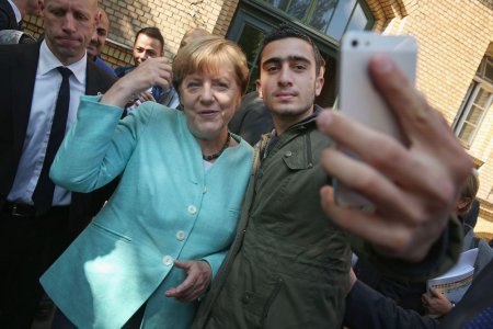Новости ЕС. С кем Ангела Меркель делала «это»?