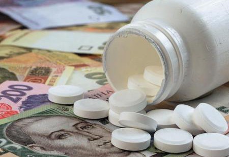 В Минздраве пояснили, от чего зависят цены на лекарства