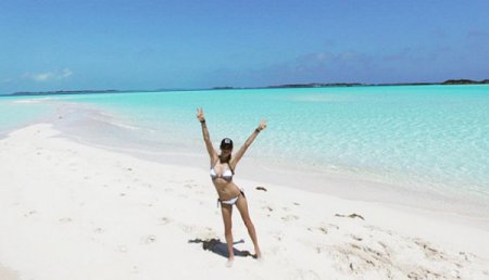 Отдыхая на Багамах, Анна Курникова опубликовала фото в бикини