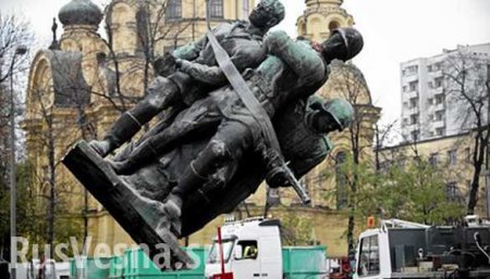 В Польше заявили, что большинство граждан поддерживают снос советских памятников