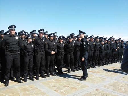 В Запорожье приняли присягу 508 полицейских