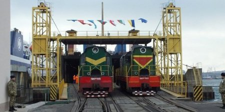Украинский грузовой поезд, запущенный по Шелковому пути в обход России, вер ...