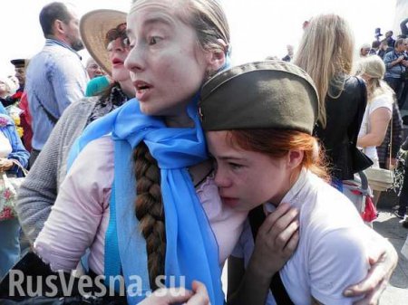 Девочку, униженную нацистами в Киеве, приглашают на празднование Дня ВМФ в Россию (+ФОТО)