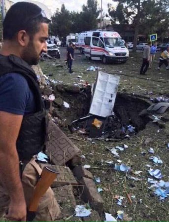 Три человека погибли в результате взрыва в Диярбакыре