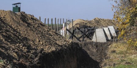 В Луганской области начали строить стену на границе с Россией