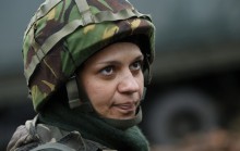 Украинцы просят Порошенко принять закон об обязательном воинском учете женщ ...