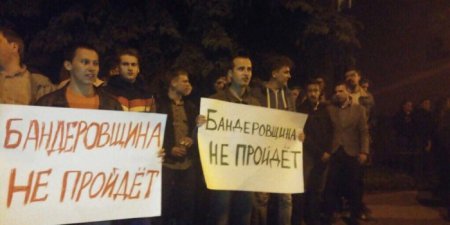 У посольства Украины в Москве состоялась акция протеста против одесских радикалов