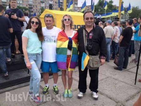На военном параде в Мариуполе бойцы ВСУ и Ляшко поддержали марш извращенцев в Киеве (ФОТО)