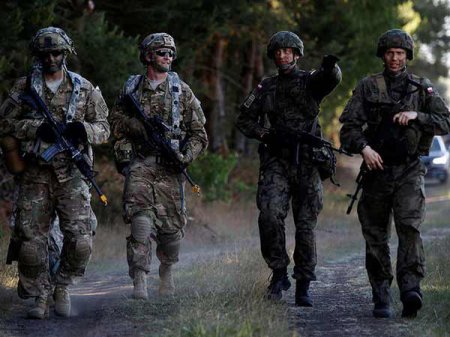 НАТО разместит в Польше и странах Балтии батальоны "для защиты от России"