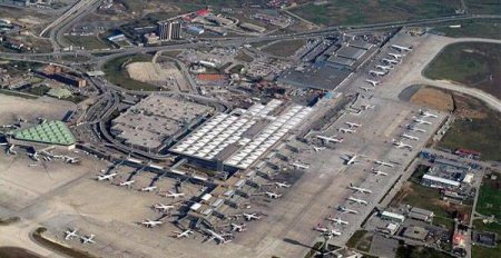В аэропорту Стамбула прогремели два взрыва