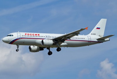 Авиакомпания «Россия» сняла запрет на использование гаджетов во время взлет ...