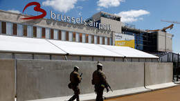 Два самолёта приземлились в аэропорту Брюсселя после сообщений об угрозе вз ...