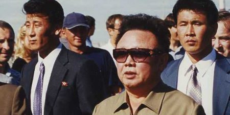 В Петербурге решили открыть мемориальную доску Ким Чен Иру