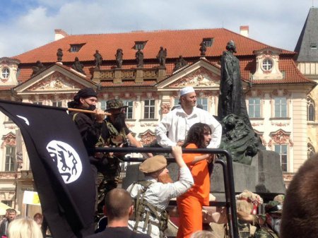 В Праге инсценировали вторжение исламистов