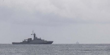Корабль США открыл предупредительный огонь по боевым катерам Ирана