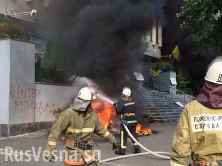 В Киеве подожгли студию телеканала «Интер», есть пострадавшие (ФОТО, ВИДЕО)
