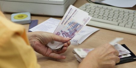Госдума приняла законопроект о выплате пенсионерам по 5 тысяч рублей