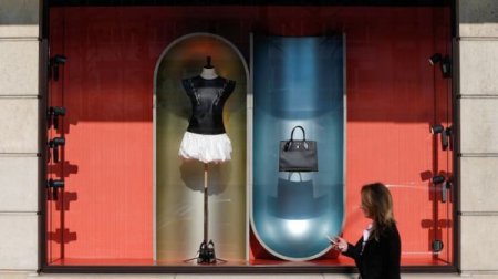 В парижской брендовой одежде скрыты датчики для слежения за покупателем